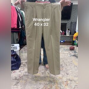 Wrangler Men’s Khaki Straight-Leg Chinos - Light Tan